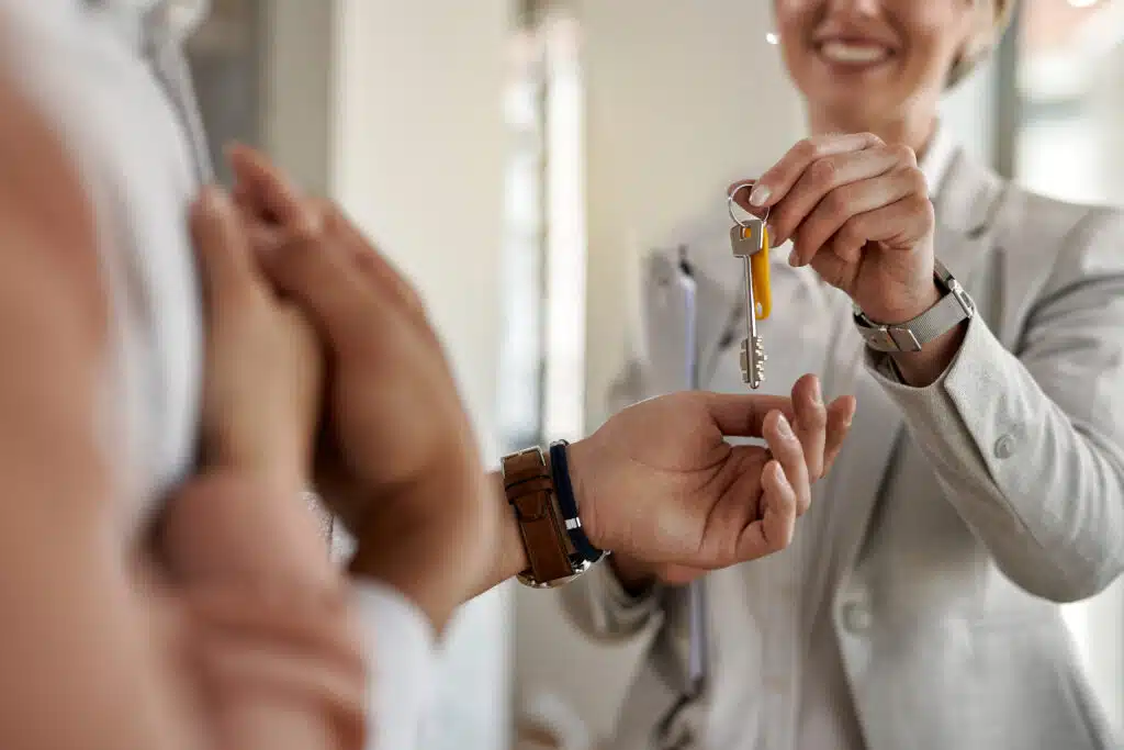 Le coût d'une agence immobilière pour la vente en viager est de 4 à 10 % de la valeur vénale du bien immobilier.